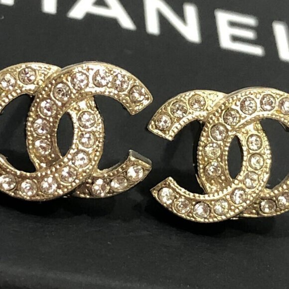 CHANEL CC Logos Rhinestone Stud Earrings Gold Tone F18V Auth w/Box D-h1165 - Picture 1 of 8
